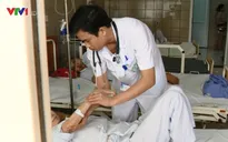 Uống thuốc nam không rõ nguồn gốc, bệnh nhân liệt tứ chi do ngộ độc chì