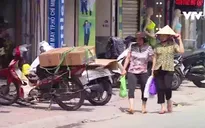 Tái diễn tình trạng lấn chiếm vỉa hè ở Hà Nội