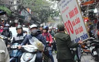 Hà Nội xử phạt nhiều trường hợp lấn chiếm vỉa hè