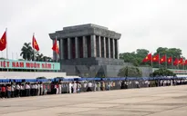 Hơn 30.000 lượt người vào Lăng viếng Bác ngày 30/4
