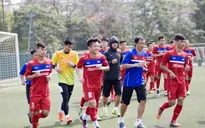 Trước giờ lên đường: ĐT Việt Nam tập buổi cuối trên sân cỏ nhân tạo