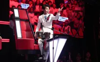 Giọng hát Việt nhí: Vũ Cát Tường vừa đánh trống vừa "bắn" rap trên ghế nóng