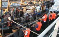 Tiếp nhận 7 ngư dân bị tai nạn chìm tàu trên biển Quảng Bình