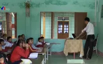 Vận động học sinh đến lớp ở vùng cao Quảng Nam