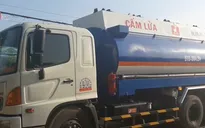 Triệt phá đường dây rút ruột dầu máy bay ở TP.HCM