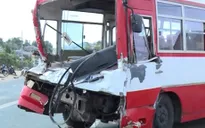 Hỗ trợ nạn nhân vụ xe chở học sinh tông xe tải ở Gia Lai