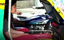 Hát karaoke trên xe 3 bánh tại Philippines