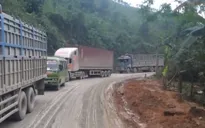 Xe quá tải gây ra hàng loạt hệ lụy