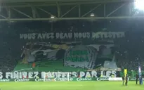 Màn xếp giấy đặc biệt của các CĐV Saint-Etienne