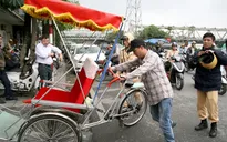 Xe ôm, xích lô ở Hà Nội phải đeo thẻ, đăng ký giấy phép đăng ký kinh doanh?