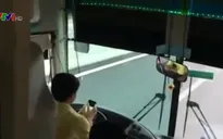 Yêu cầu xử lý lái xe khách dùng điện thoại khi đang lái xe