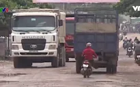 Xe quá tải né trạm thu phí, trạm cân khiến đường hư hỏng