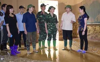 Kiểm tra công tác vệ sinh môi trường sau lũ