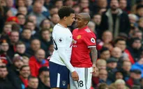 Ashley Young đã nói gì khiến Dele Alli suýt đòi "so găng" tại Old Trafford?