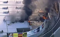 Máy bay đâm thẳng vào trung tâm thương mại tại Australia