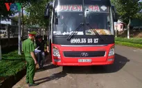 Bắt nhóm đối tượng ném đá xe khách trên đường Hồ Chí Minh