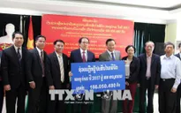 Người dân Lào quyên góp giúp Việt Nam khắc phục hậu quả thiên tai