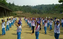 Cung đường gian nan và câu chuyện cổ tích cõng con chữ lên bản tại xã biên giới Tri Lễ