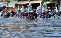 Triều cường hiếm gặp gây ngập sâu kéo dài