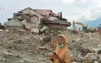 Người mẹ kiên trì tìm con mất tích trong trận động đất, sóng thần tại Indonesia