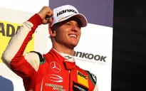 "Tiểu Schumi" có danh hiệu đầu tiên