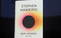 Ra mắt cuốn sách cuối cùng của "ông hoàng vật lý" Stephen Hawking