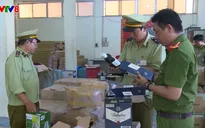 Phú Yên tạm giữ lượng lớn rượu ngoại, mỹ phẩm, thực phẩm không rõ nguồn gốc