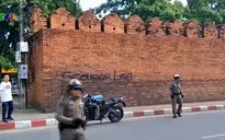 Thái Lan bắt giữ du khách vì vẽ bẩn
