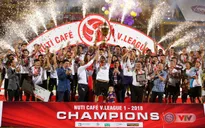 CLB Hà Nội tưng bừng nâng cúp vô địch V.League 2018