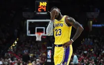 Lebron James ra mắt thất bại trong màu áo Lakers