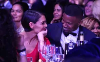 Katie Holmes không mua nhà sống cùng bạn trai