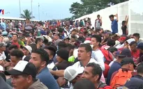 Đoàn người tị nạn bắt đầu đổ bộ Mexico