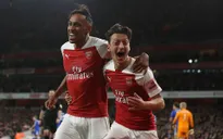 Arsenal 3-1 Leicester: Ozil, Aubameyang tỏa sáng, Arsenal thắng 10 trận liên tiếp (Vòng 9 giải Ngoại Hạng Anh)
