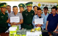 Bắt đối tượng vận chuyển 32kg ma túy dạng đá và 10 bánh heroin