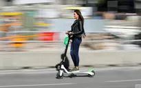 Cấm xe điện 2 bánh trên vỉa hè ở Tây Ban Nha