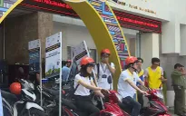 Diễu hành tuyên truyền lái xe không sử dụng điện thoại