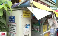 Người dân chủ quan sinh sống dưới các cột điện