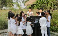 Hoa hậu Đỗ Mỹ Linh tham gia ghi hình trong MV "10 năm Trái tim cho em"