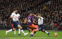 Mahrez toả sáng, Man City đánh bại Tottenham để trở lại ngôi đầu