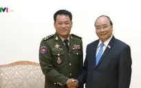 Thủ tướng Nguyễn Xuân Phúc tiếp Tổng Tư lệnh Quân đội Hoàng gia Campuchia