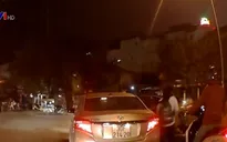Mở cửa xe ô tô bất cẩn gây tai nạn