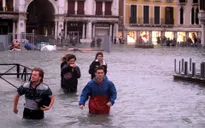 Chùm ảnh: Choáng Venice những ngày "phố cũng như sông"