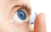Sau mổ mắt bao lâu thì được đeo lens áp tròng?