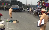 TP.HCM: Xe tải va chạm với xe máy, 2 người tử vong