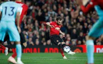Mata đá phạt đẹp mắt, vực dậy tinh thần cho Man Utd
