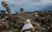 Indonesia biến thuyền thành bệnh viện dã chiến hỗ trợ nạn nhân động đất, sóng thần