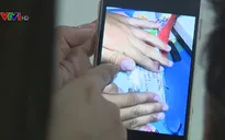 Trẻ suýt hỏng 10 ngón tay vì đồ chơi Slime