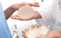 Mỹ: Nhiễm khuẩn salmonella sau khi phẫu thuật nâng ngực