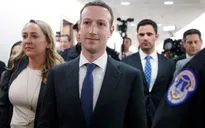 Ông chủ Facebook thừa nhận không thể ngăn chặn tin tức giả mạo và đánh cắp dữ liệu