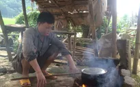 Cuộc sống khốn khổ của chàng trai có khuôn mặt biến dạng vì bị tạt axit nhầm